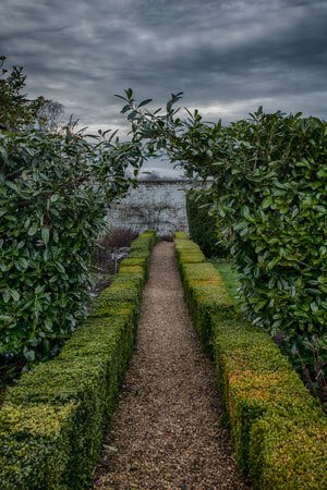 Lamppost Hall Gardens